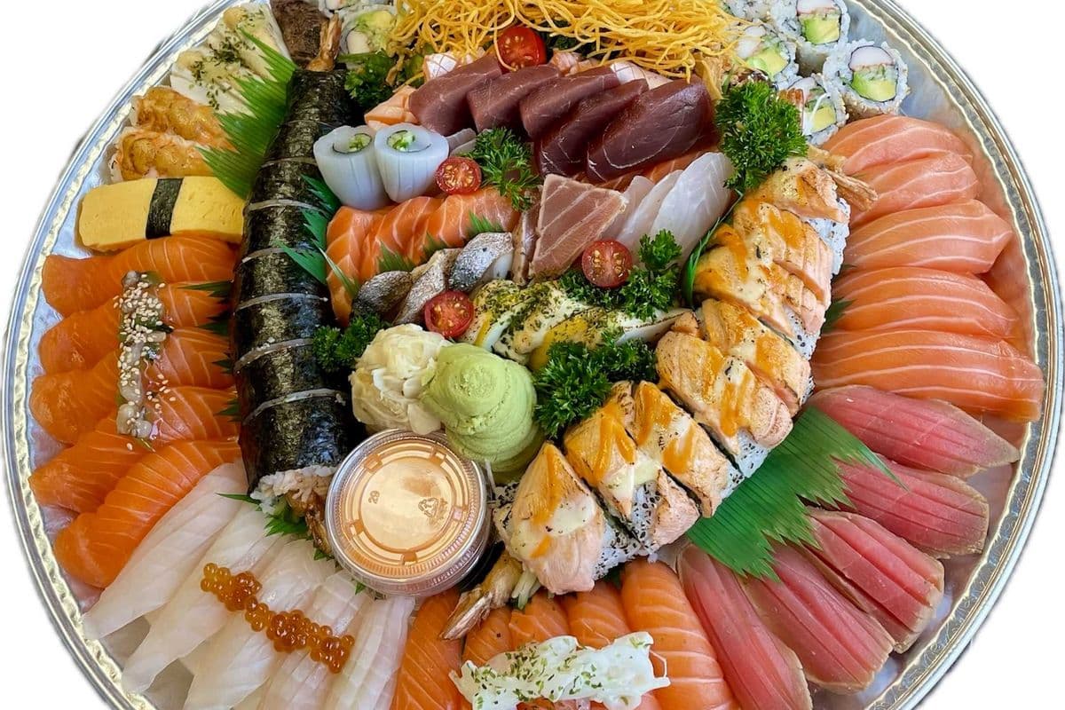 PT06. Large Sashimi, Sushi, and Maki Party Tray (110 pcs)