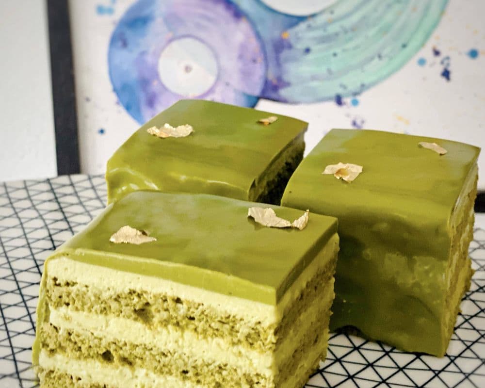 (Keto) Matcha White Chocolate Cake