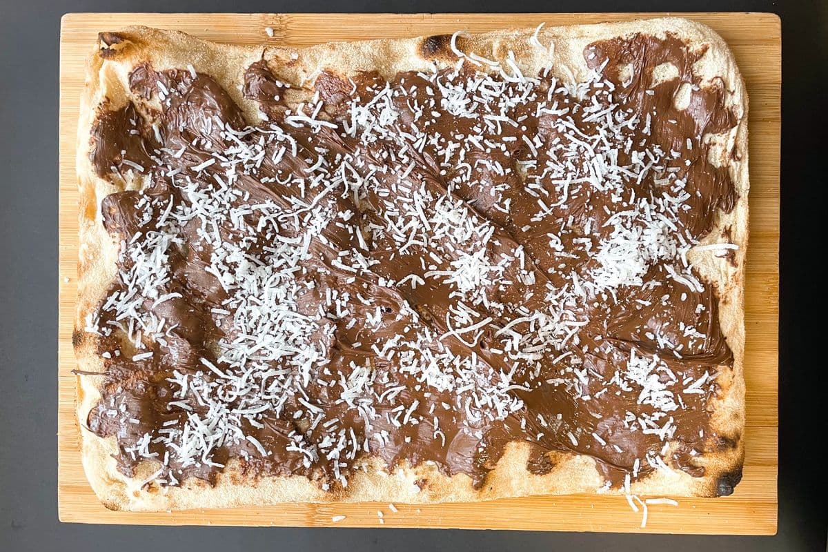 13'' Nutella Pie with Coconut Flakes (13 in medium)