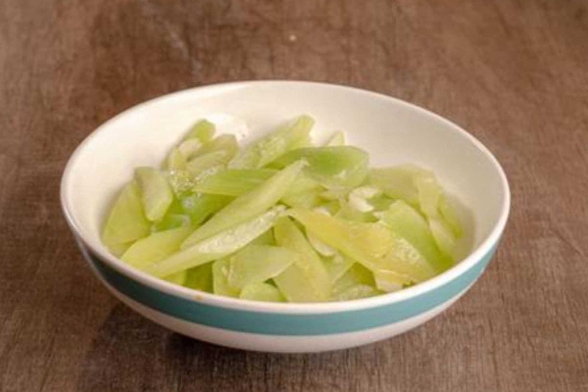 Stir Fried Lettuce Roots 清炒莴苣