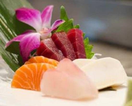 Mixed Premium Sashimi (8 pcs)