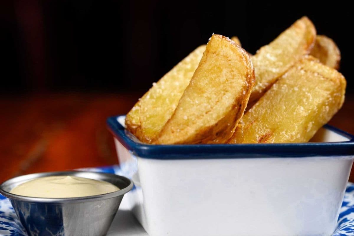 Chips and Aioli