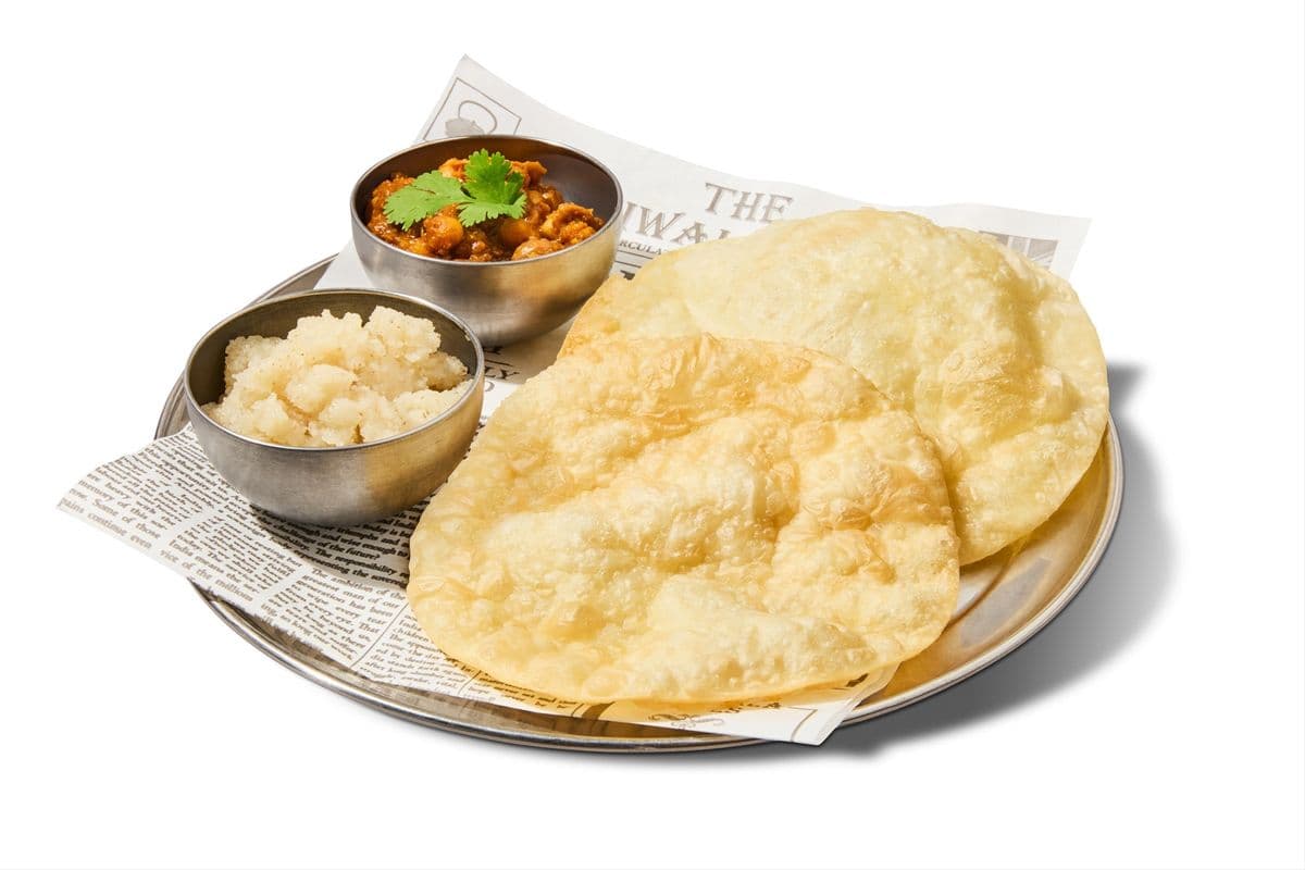 Halwa Puri and Channa (671 Cal)
