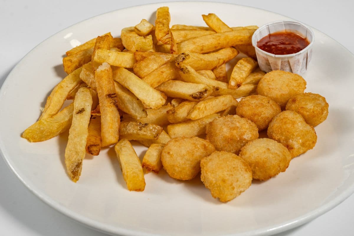 Breaded Scallops of Eight Pieces and Chips (1020 Cal)