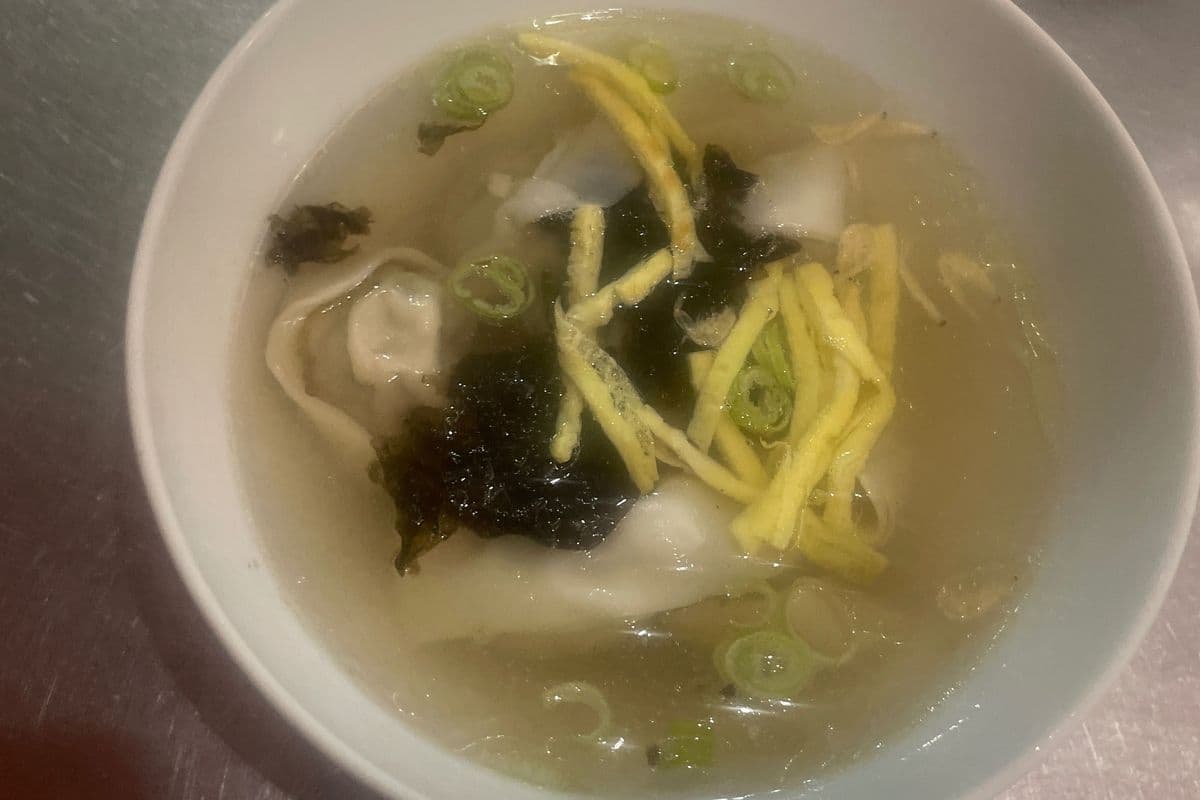 Wonton Soup (8 pcs) (汤馄饨)