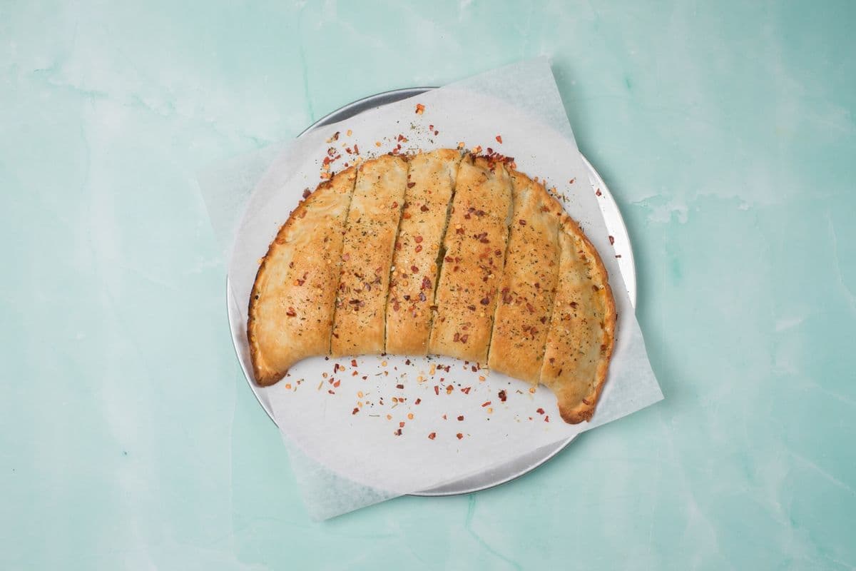 CHICKEN TIKKA STUFFED GARLIC BREAD (HALAL)