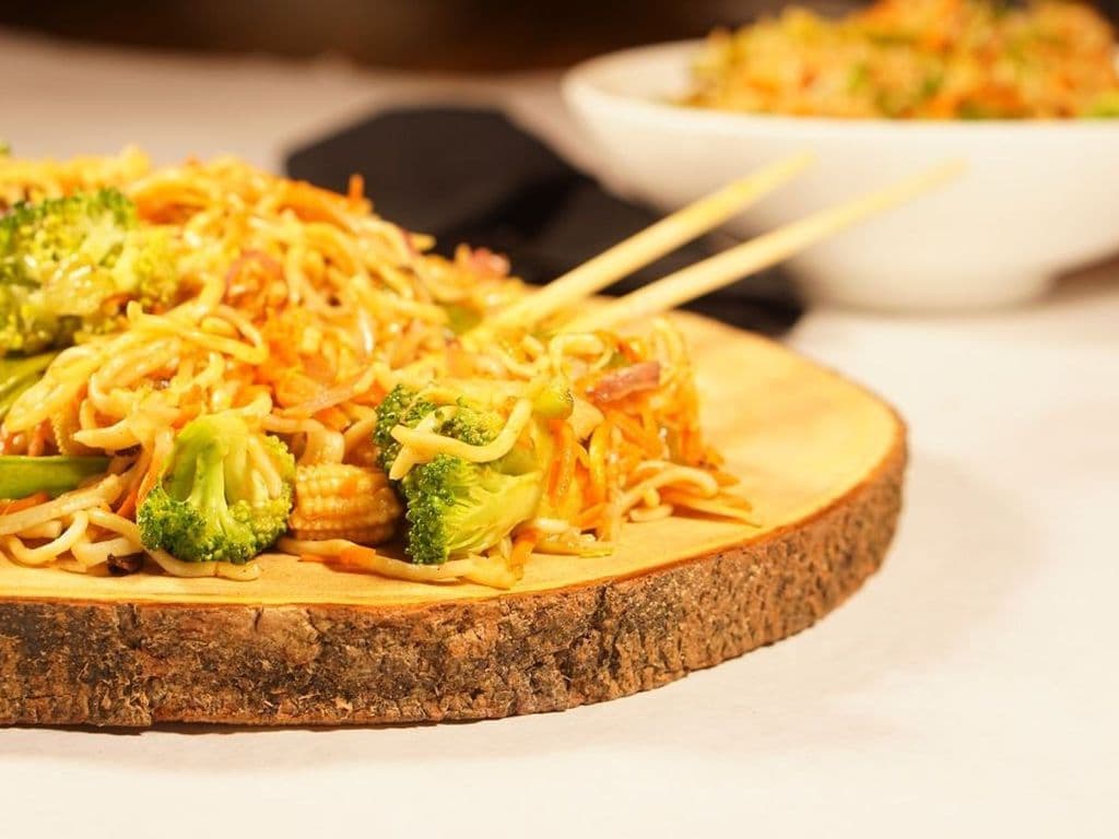Streetside Chow Mein