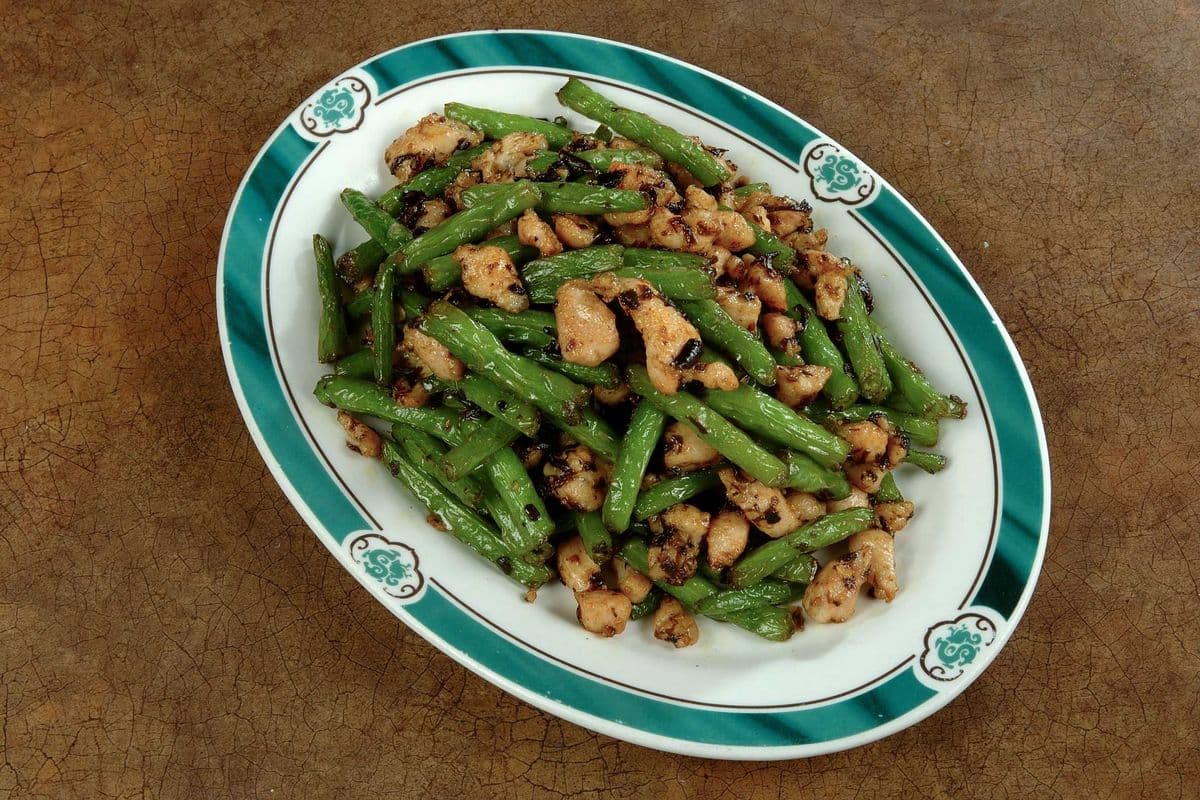 138. Stir-Fried Green Bean with Diced Chicken and Olives
