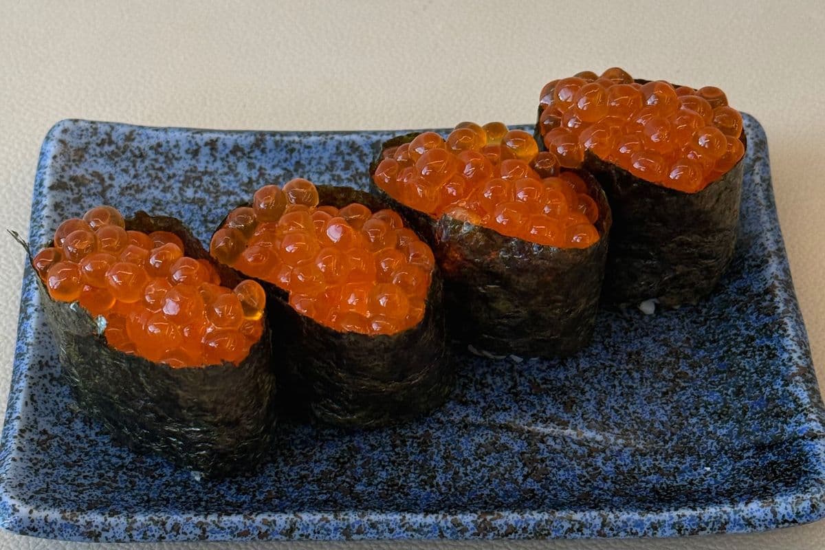 Salmon roe sushi (4pcs)