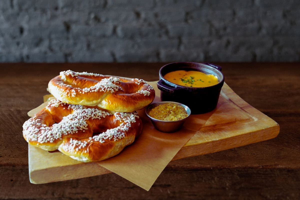 Pretzel & Bier Cheese Dip