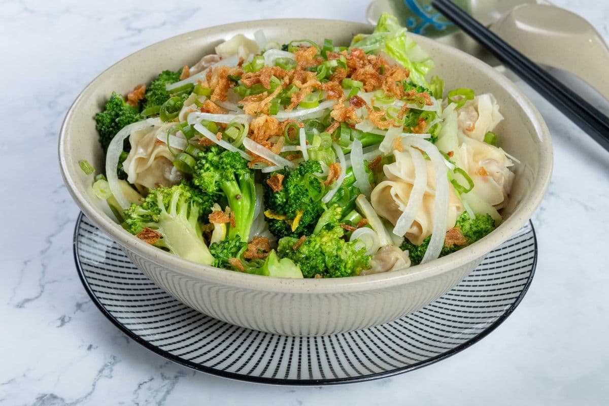 36. Vegetables and Pork Wonton with Yellow Noodle in Soup (Mì Hoành Thánh, Rau Cải)