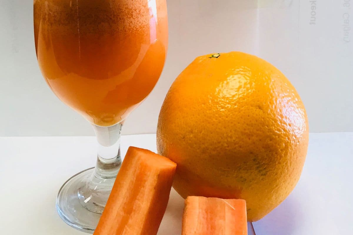 Fresh Orange and Carrot Cold Press Juice 12 oz Bottle (12 oz)