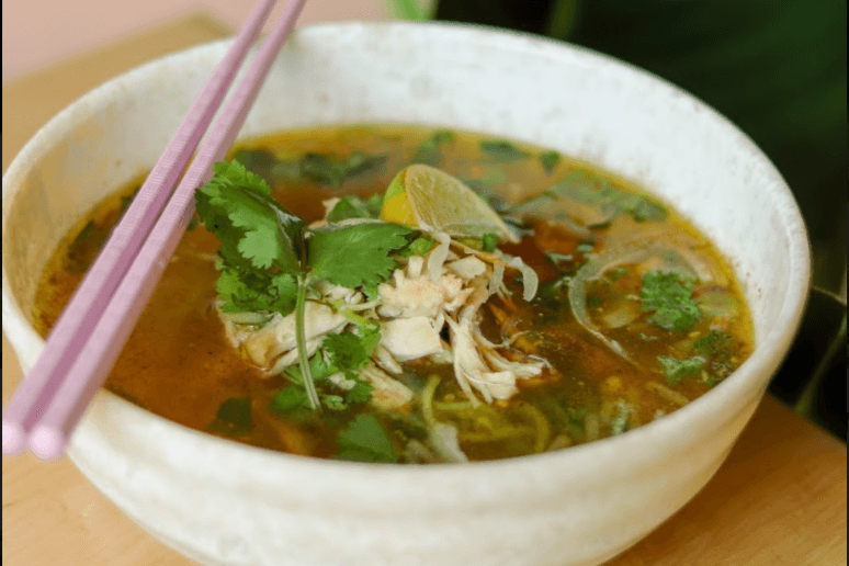 Soupe pho au poulet poché / Poached Chicken Pho Soup