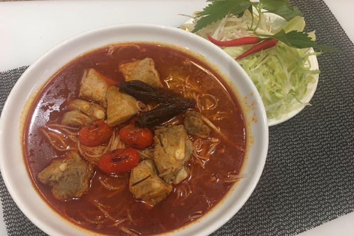 D6. Nam Ngeaw - Spicy Northern Thai Style Pork Spare Rib Vermicelli Soup