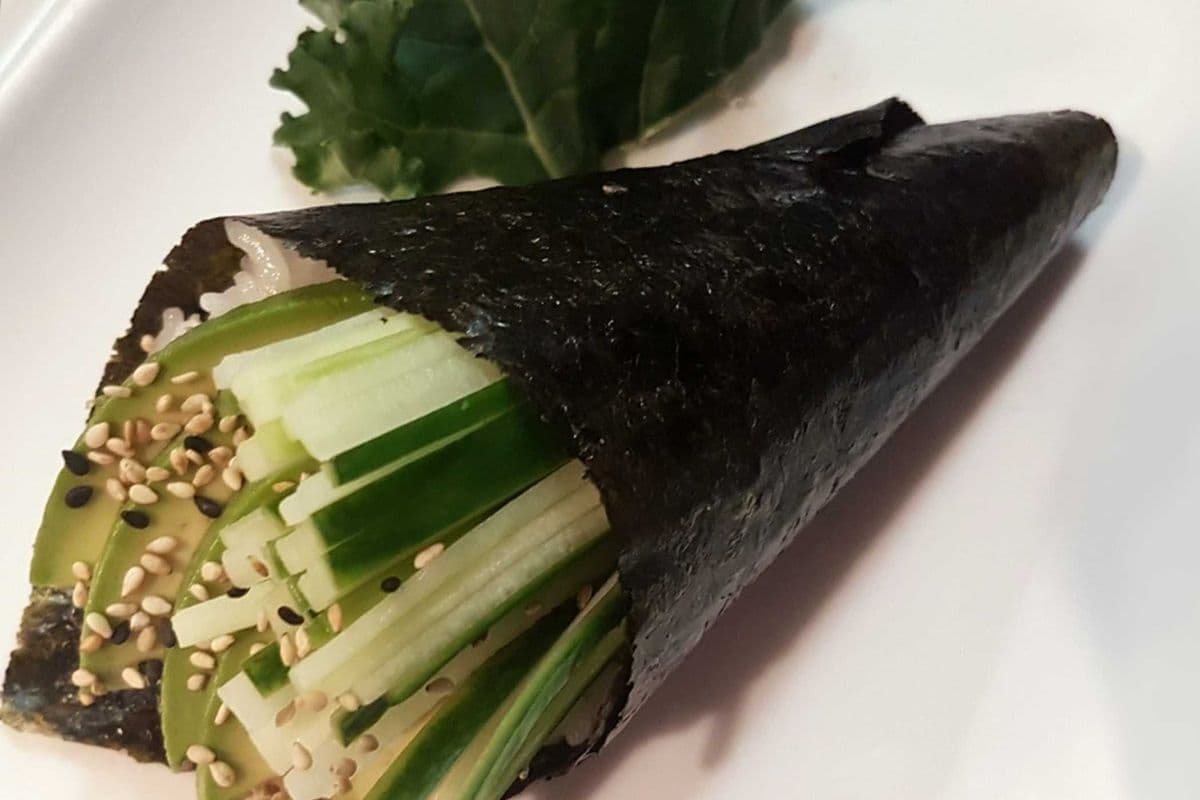 Avocado & Cucumber Handroll