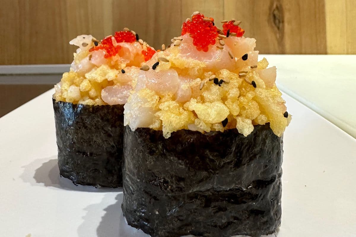 27. Nigiri à la crevette tempura (2 mcx) / Tempura Shrimp Nigiri (2 pcs)