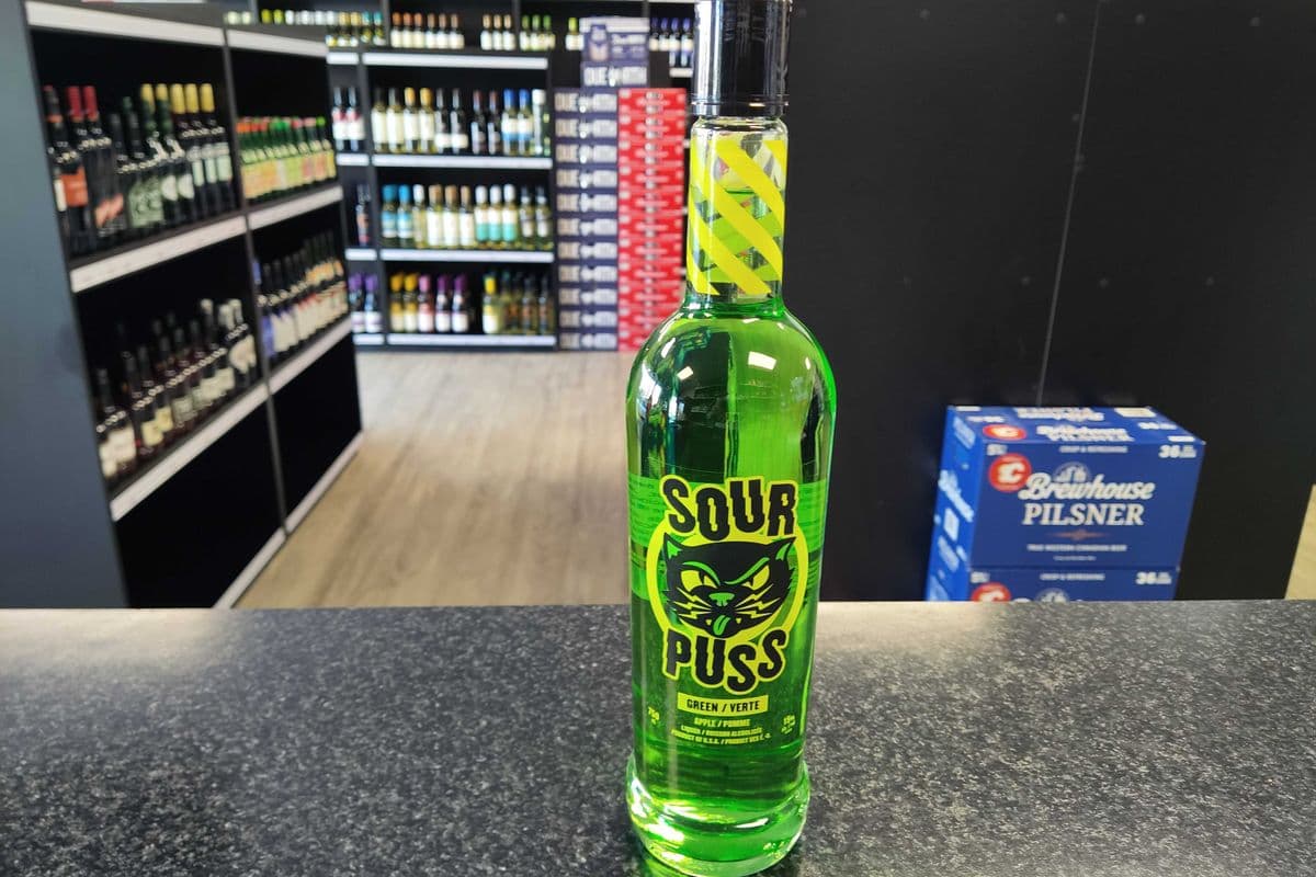 Sour Puss- Sour Apple (Green) (1 x 750 ml Bottle)
