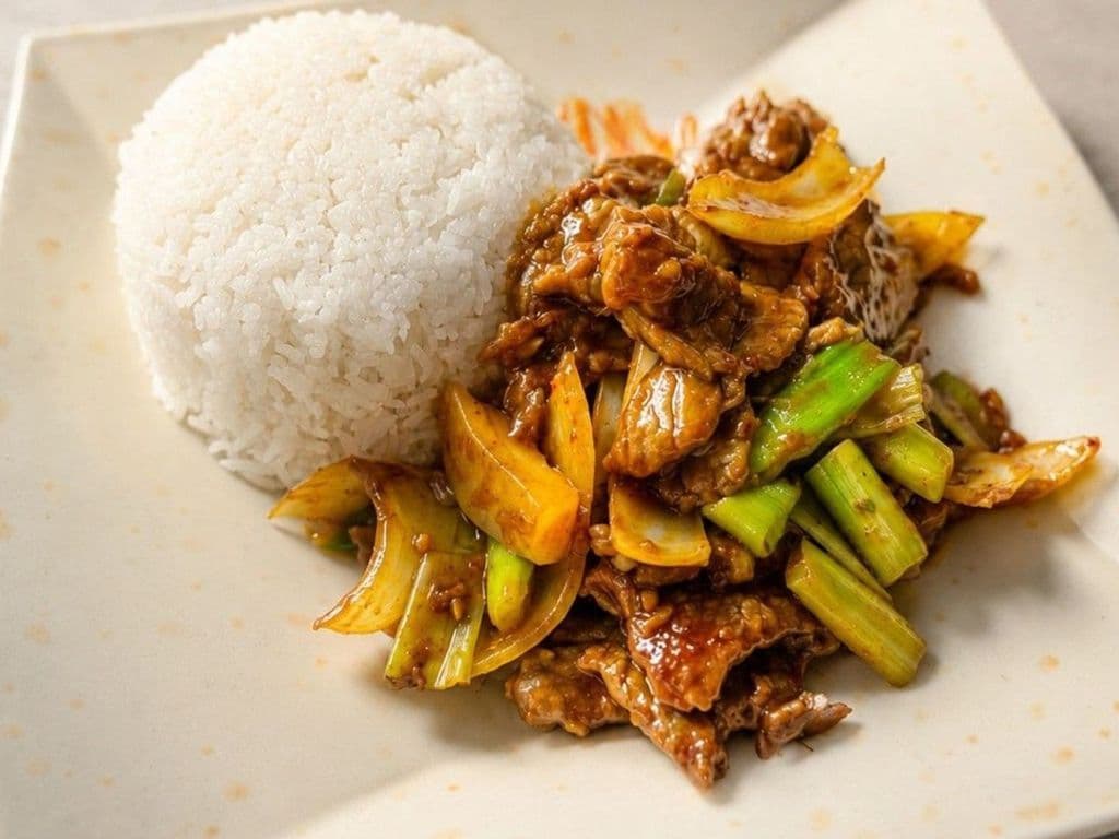 512A. Curry Beef Stir Fry on Rice