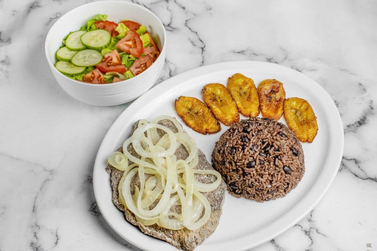 Bistec de Cerdo Encebollado/Grilled Pork Chop With Sauteed Onion