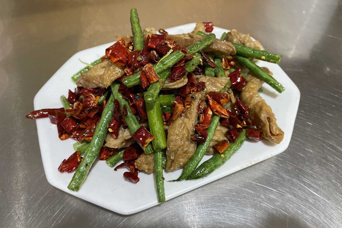 T2. Pork Intestines with Chili Peppers (辣子肥肠)