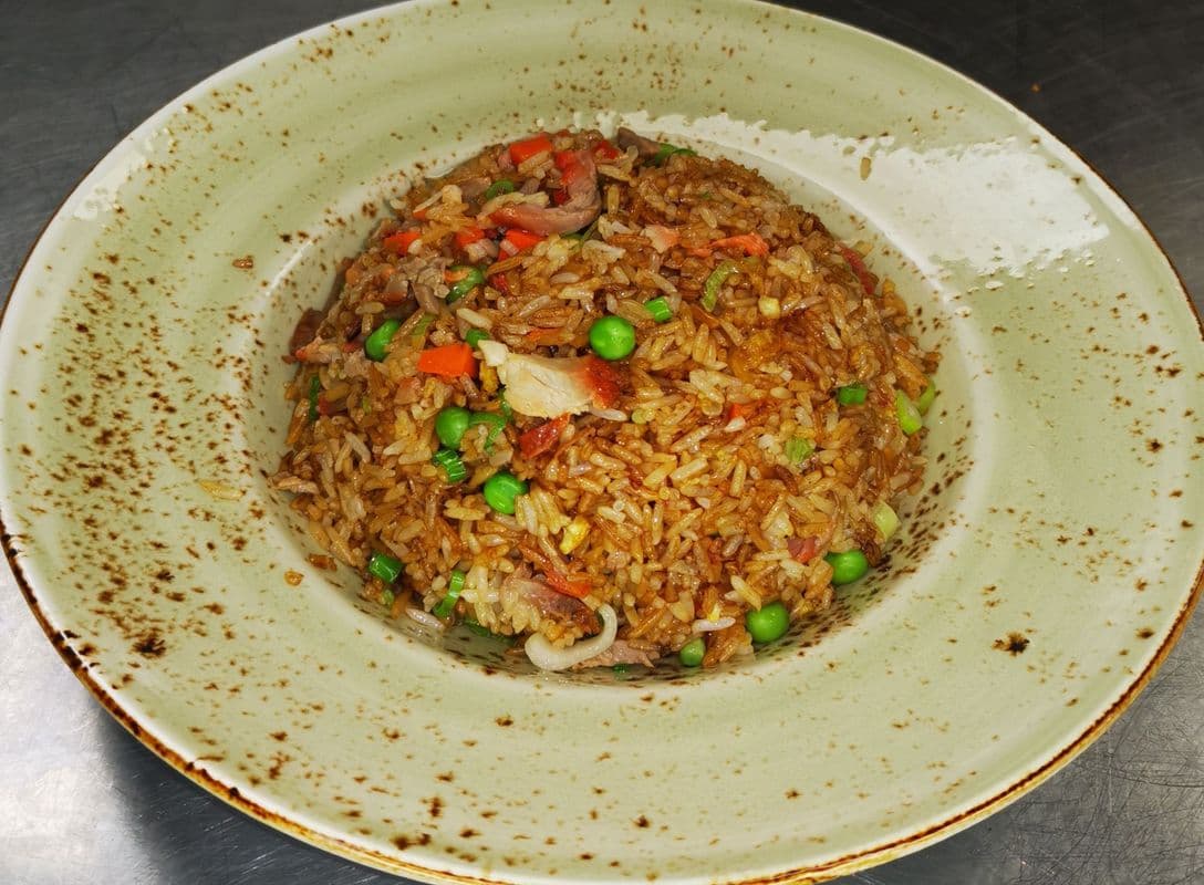 R4. B.B.Q Pork Fried Rice 叉烧炒饭