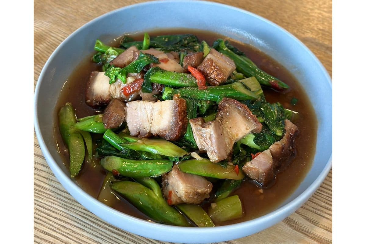 Kana Moo Grop (Gailan and Crispy Pork)