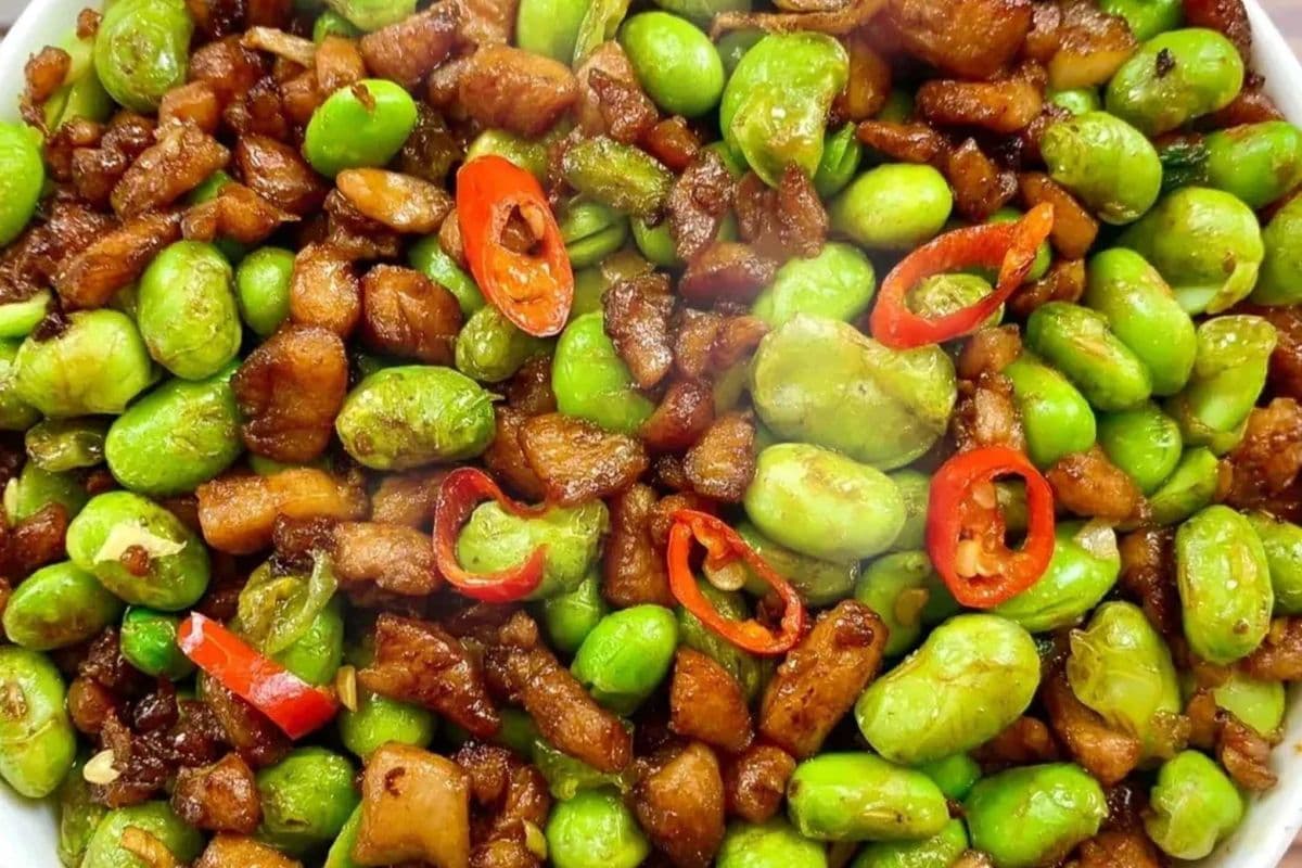 毛豆炒肉盖饭(辣) stir fried green bean with chopped pork rice bowl