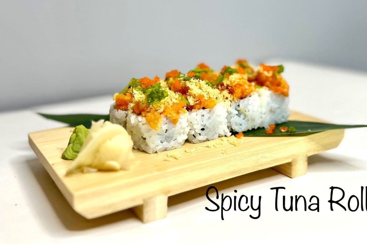 J4. Spicy Tuna Roll (8 pcs)