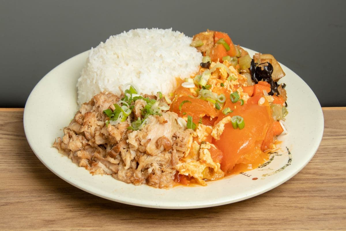 Tomato Eggs & Stewed Pork & Veggies on Rice and Coca Cola 西红柿腊汁肉素臊子饭 送可乐