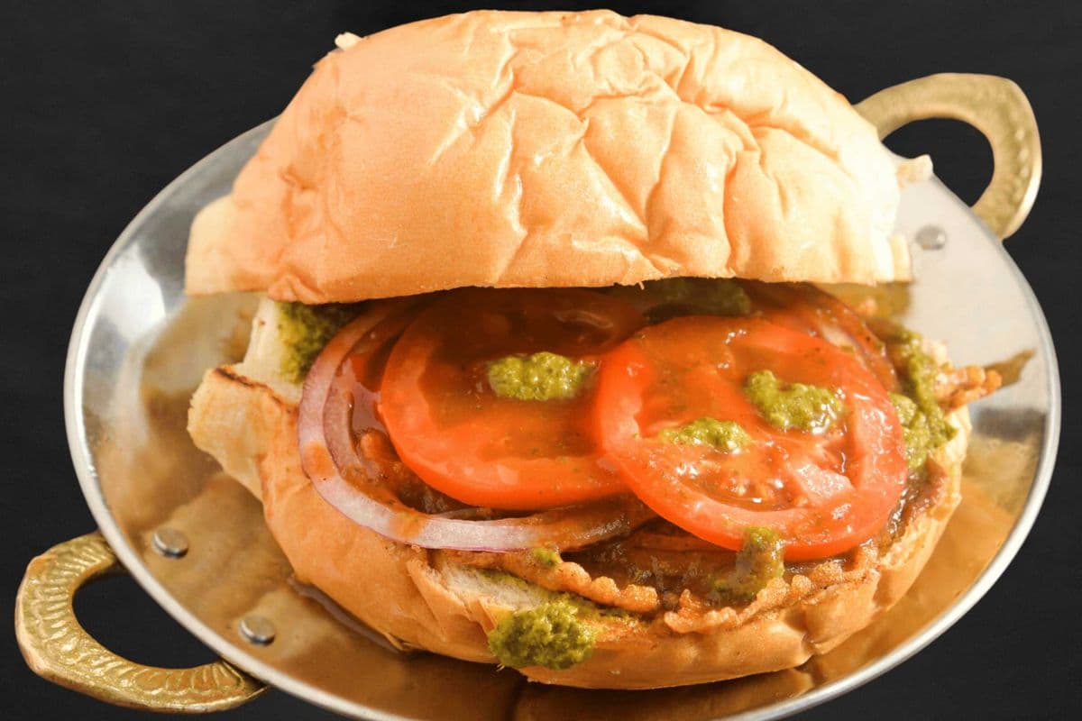 Chatpatta Chicken Bun Kebab (Chicken Burger)