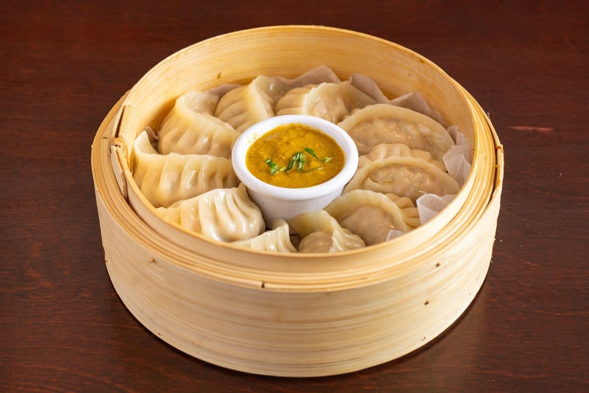 Steamed Momos Veg (8 pcs)
