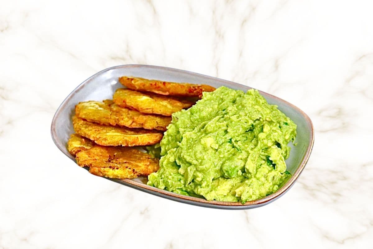 GUACAMOLE WITH PATACONES