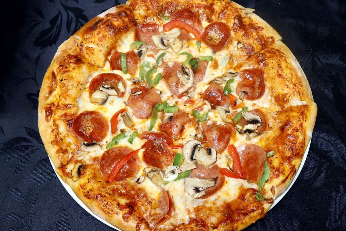 L’Americana (All-Dressed) Pizza