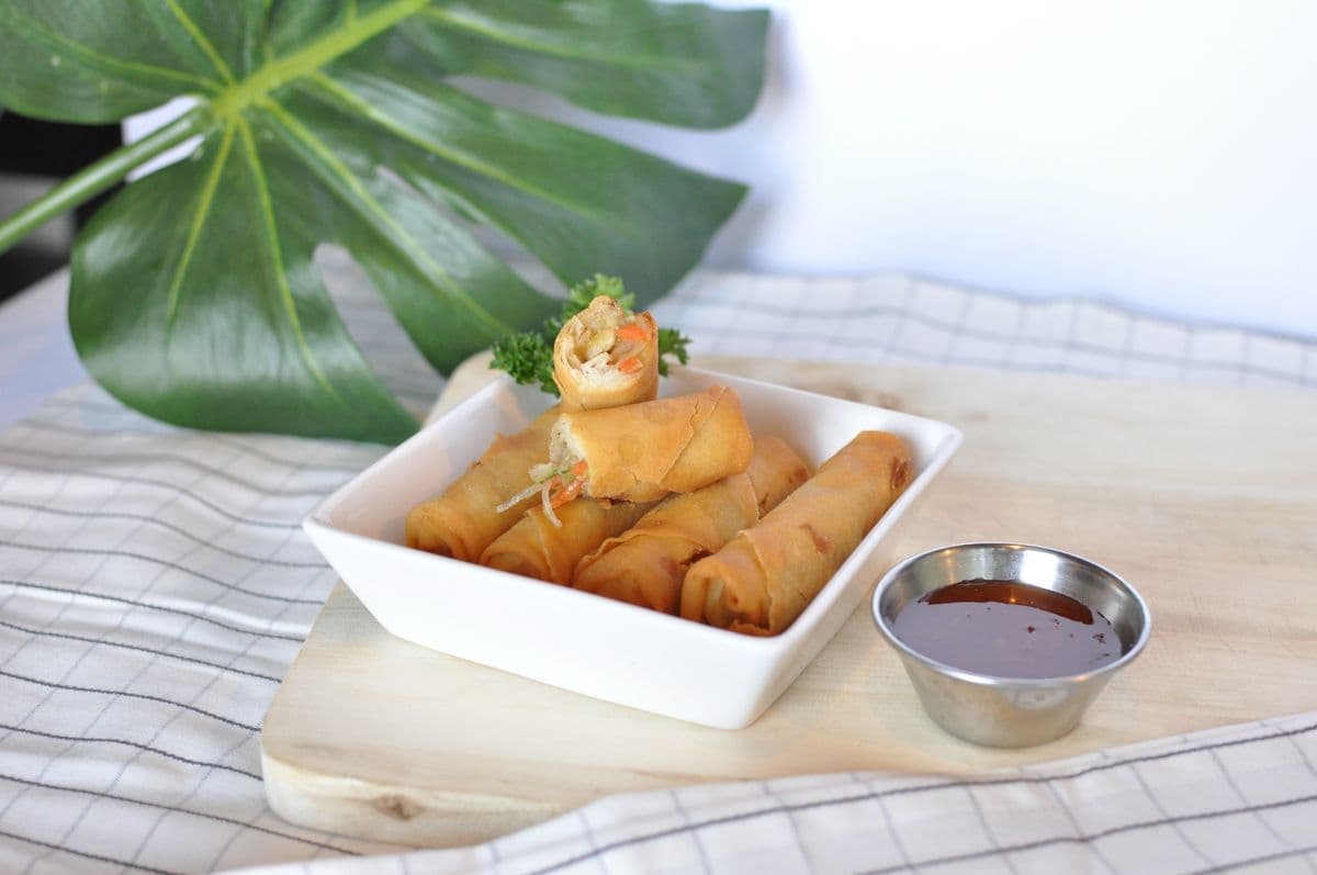 F6. Spring Rolls (5 pcs)
