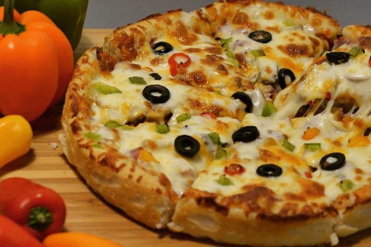 11. Large Night Special Pizza (Makhsoos)