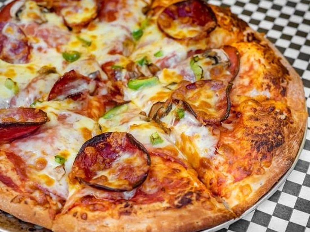 Deluxe Pizza