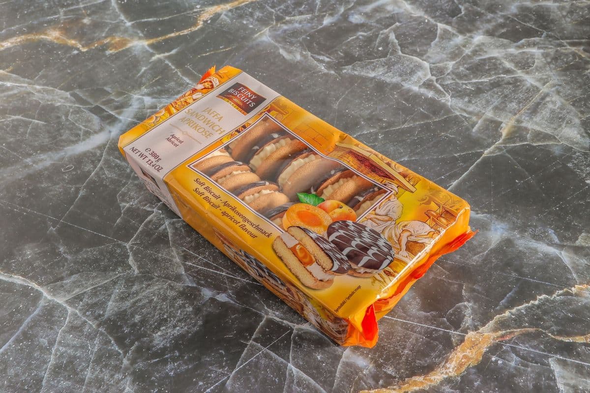 Sponge Cake with Cream Filling (Apricot)