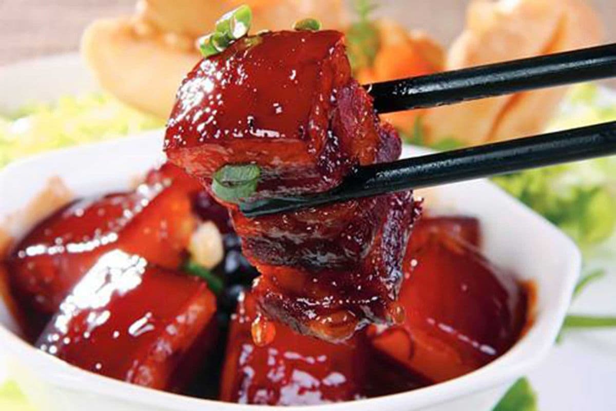 15. Red Braised Pork Belly (红烧肉)