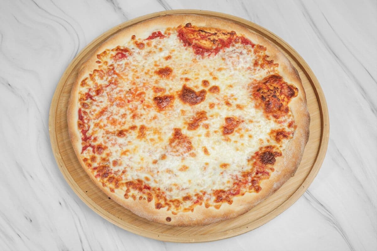 Pizza petite 12" fromage / Medium 12 " Cheese Pizza