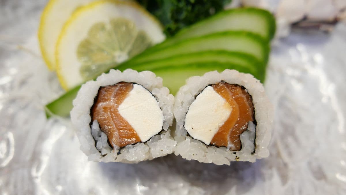 Salmon & Cream Cheese Roll
