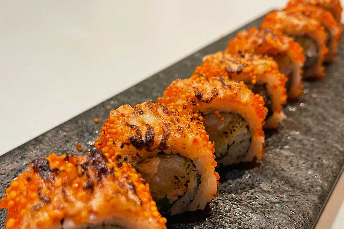 Aburi Masago Roll (8pcs)