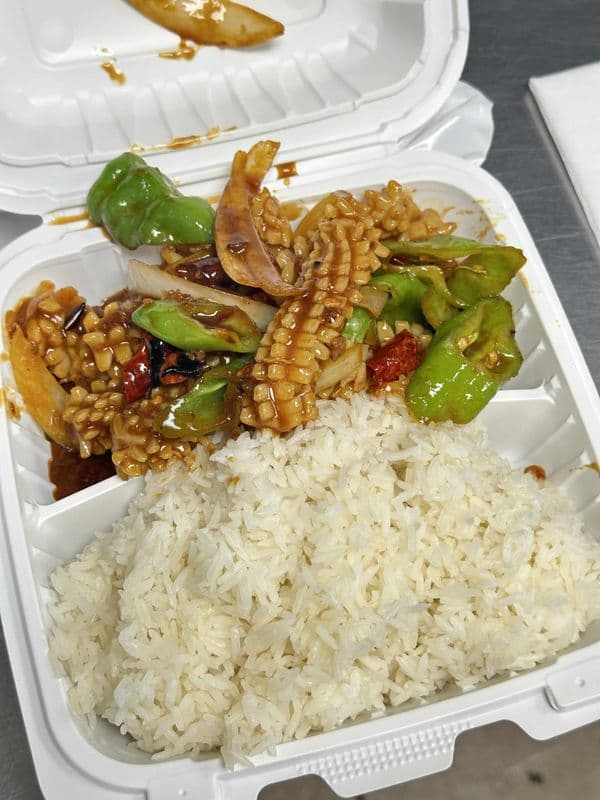 L11. Spicy Calamari Lunch Box 香辣鱿鱼盖饭