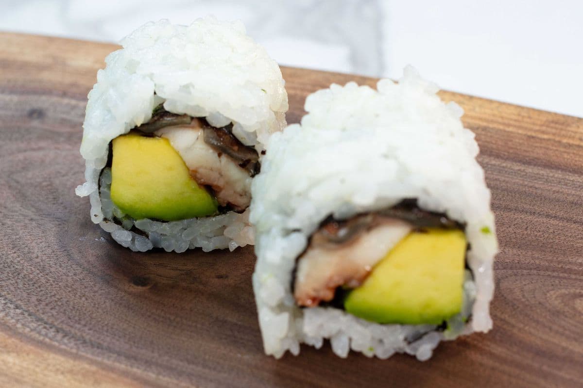 Unagi and Avocado Rolls (6 pcs)