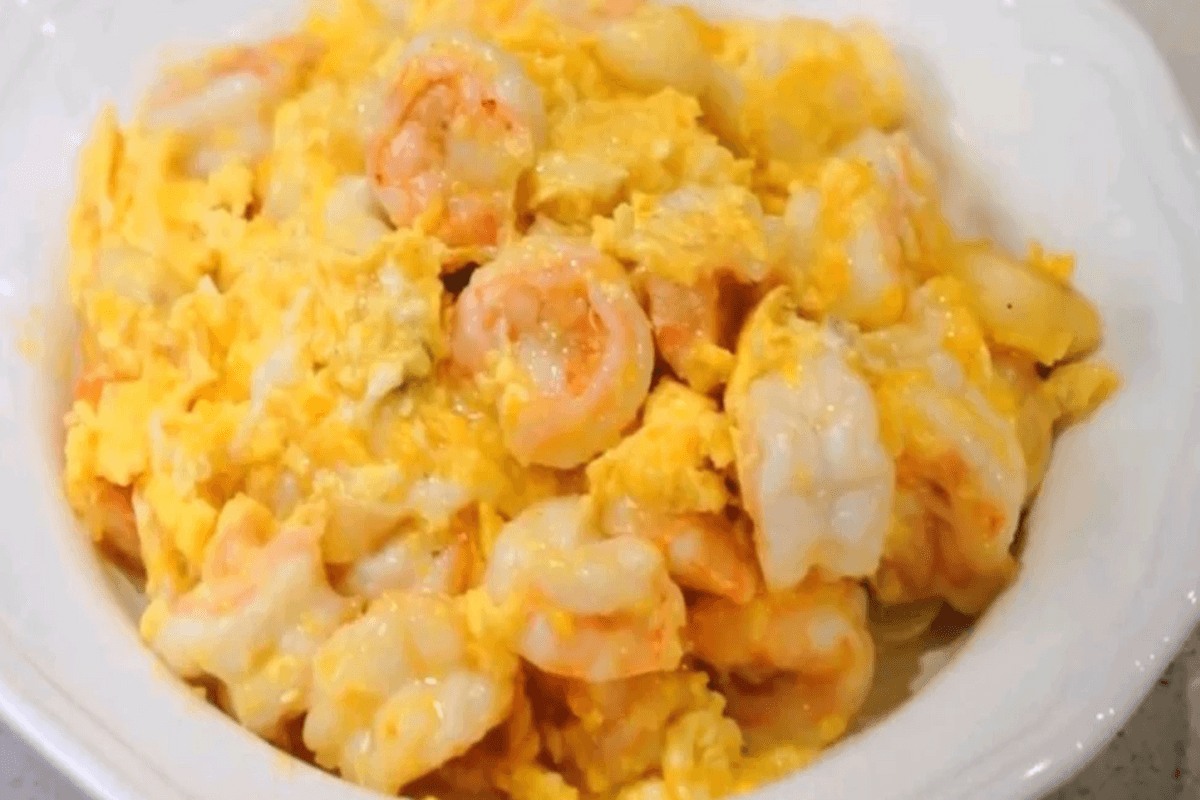 201. Prawns Fried with Scrambled Eggs