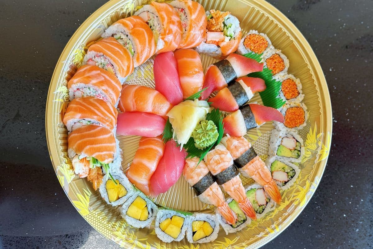 Red Dragon Mini Party Tray (32 pcs)