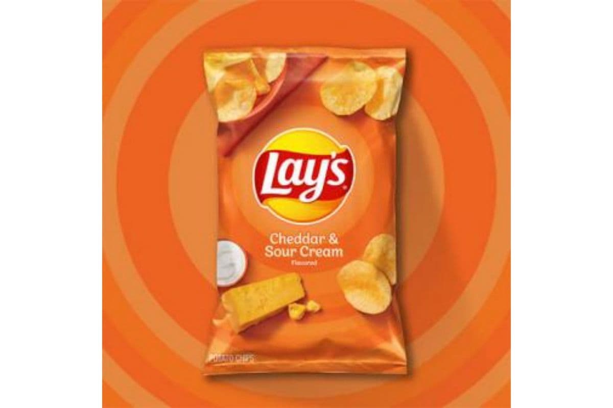 Lay's Cheddar and Sour Cream Flavoured (235g)