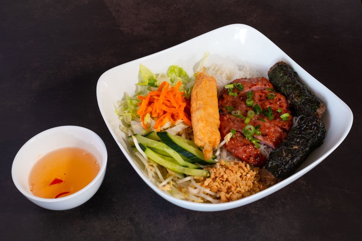 B8. House Special Vermicelli 1 (Bun Nem Nuong, Chao Tom, Bo La Lot)