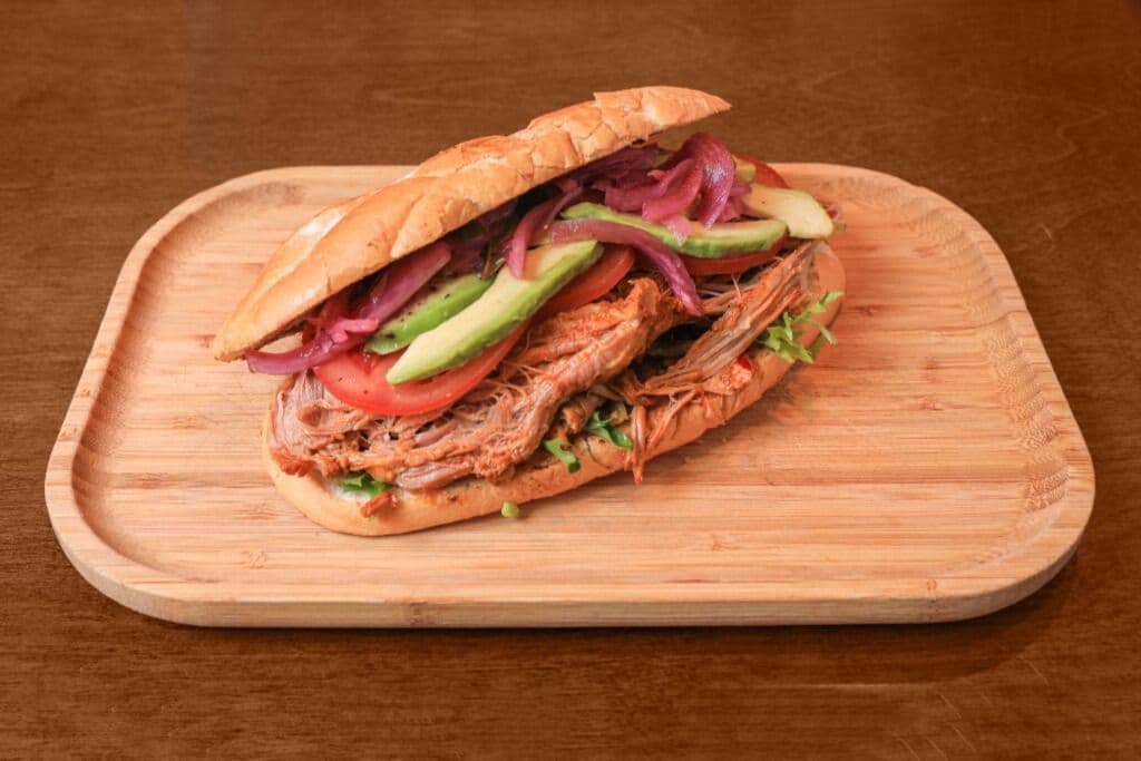 Torta de tamal guajolota