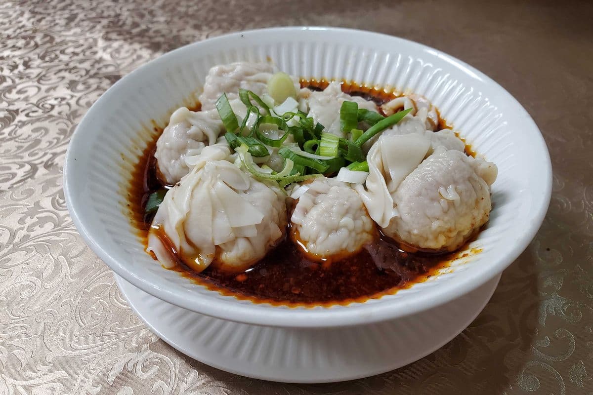 Wonton with Spicy Chilli Sauce