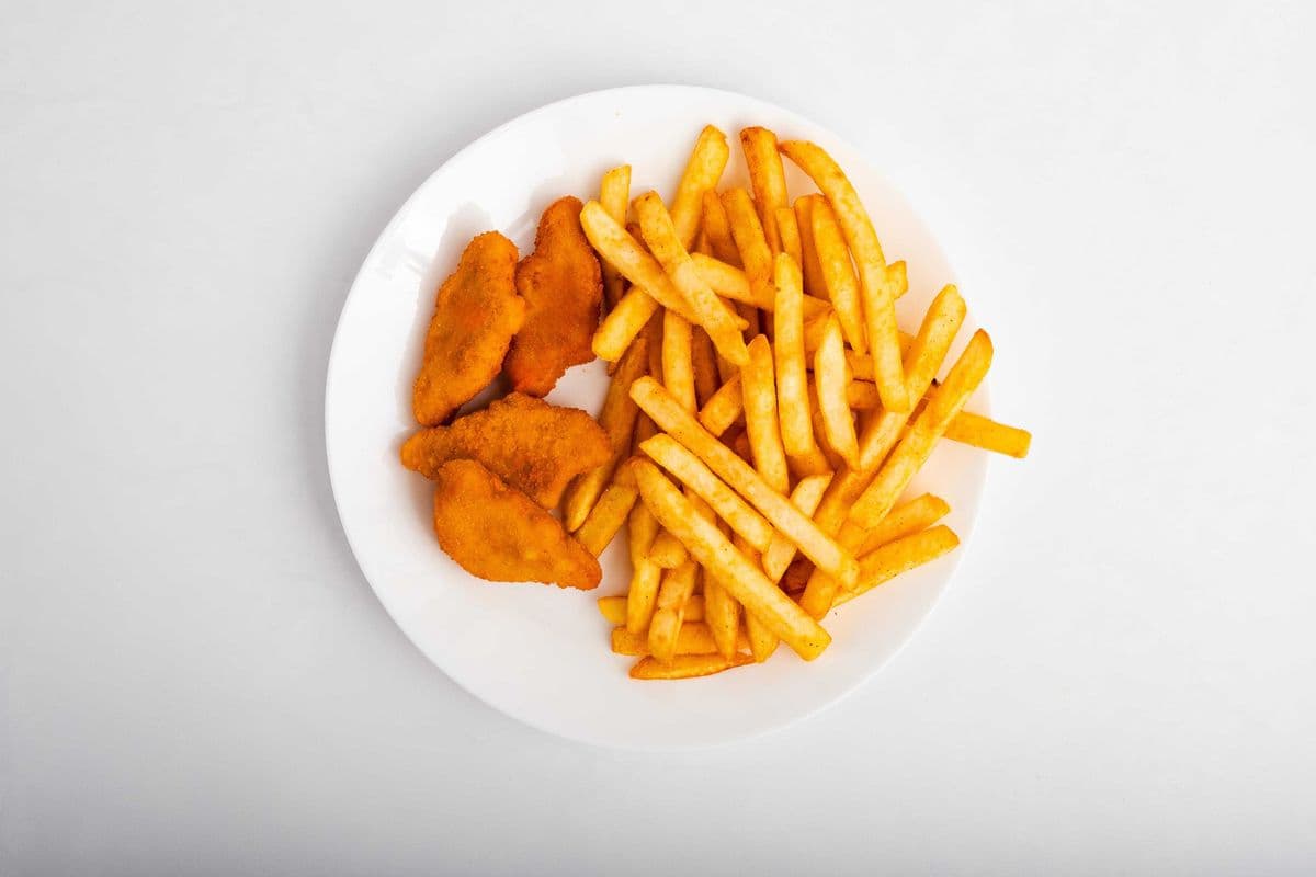 Kids' Chicken Nuggets (8 pcs) with Fries